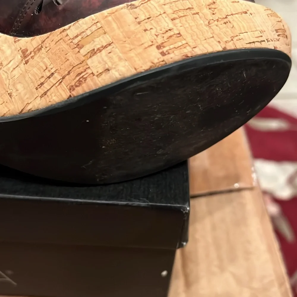Vaneli Lazer Cut Cork Heel Wedge in Burgundy Patent Sz 7 1/2 M